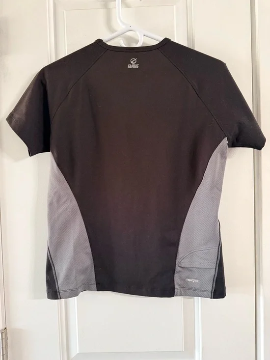 The North Face Women’s Black Short Sleeve Athletic Shirt Mesh Panels Size M - Picture 4 of 4